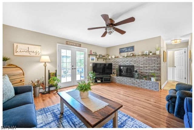 9 Chanwood Dr, Hampton Twp., NJ 07860