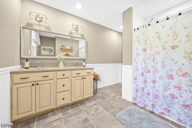 9 Chanwood Dr, Hampton Twp., NJ 07860