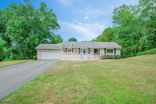 9 Chanwood Dr, Hampton Twp., NJ 07860