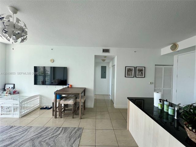 79 SW 12th St 2903-S, Miami, FL 33130