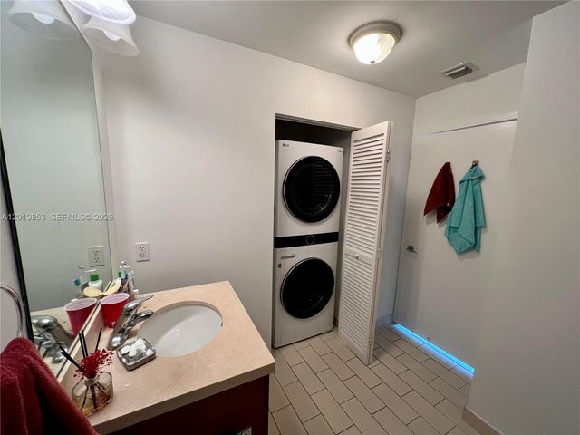 79 SW 12th St 2903-S, Miami, FL 33130