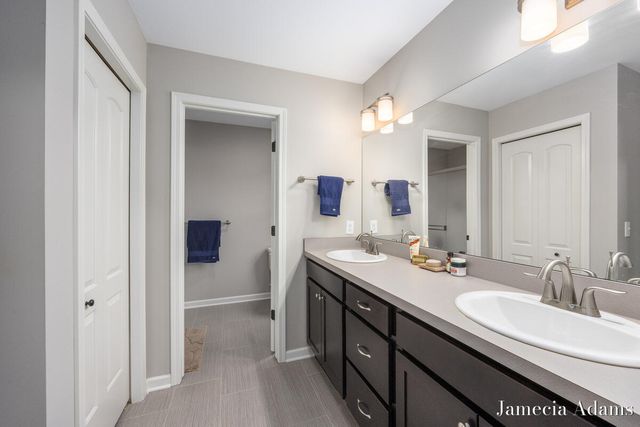 511 Ivy Grove South Grove, Grand Rapids, MI 49534