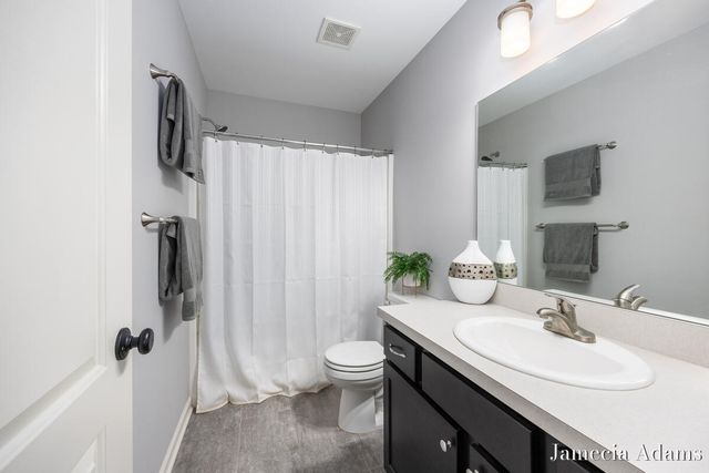 511 Ivy Grove South Grove, Grand Rapids, MI 49534