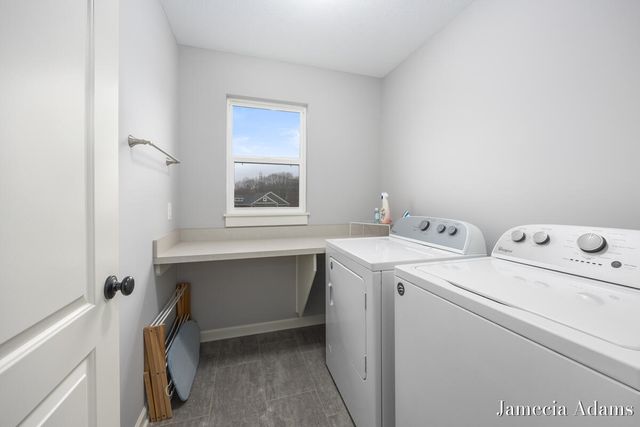 511 Ivy Grove South Grove, Grand Rapids, MI 49534