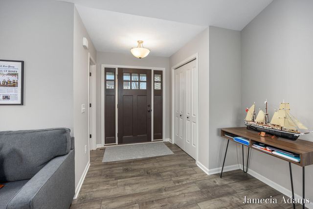 511 Ivy Grove South Grove, Grand Rapids, MI 49534