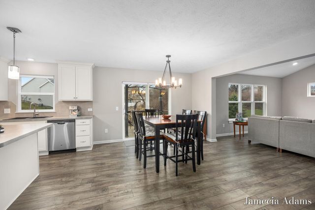 511 Ivy Grove South Grove, Grand Rapids, MI 49534