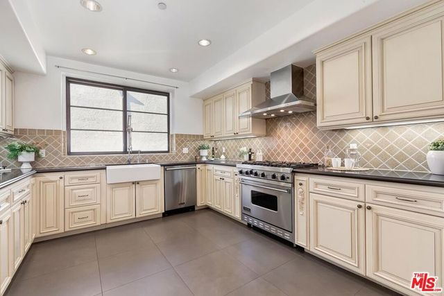 11715 Chenault Street PH1, Los Angeles, CA 90049