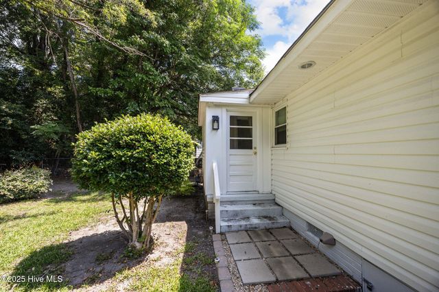 328 Clairmont Circle, Greenville, NC 27834