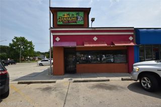 19840 Kelly Road, Harper Woods, MI 48225