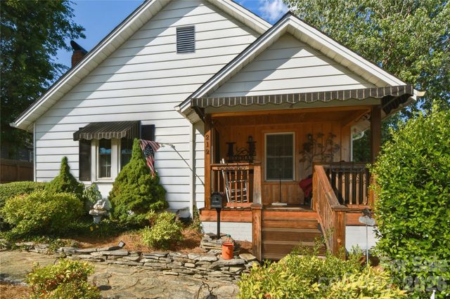 212 Sharon Avenue NW, Lenoir, NC 28645