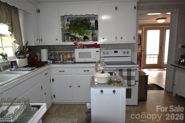 212 Sharon Avenue NW, Lenoir, NC 28645