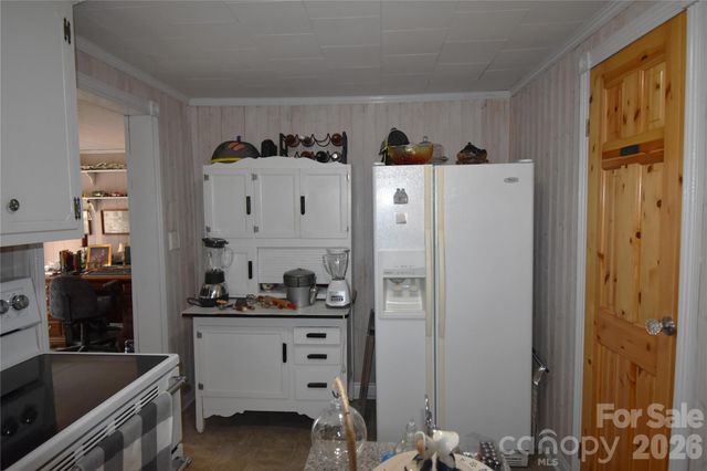 212 Sharon Avenue NW, Lenoir, NC 28645