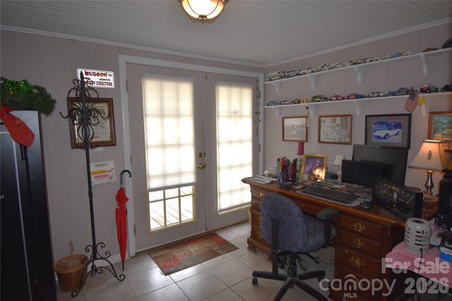 212 Sharon Avenue NW, Lenoir, NC 28645