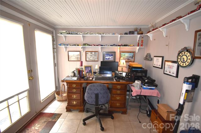 212 Sharon Avenue NW, Lenoir, NC 28645