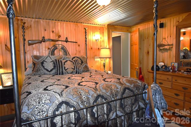 212 Sharon Avenue NW, Lenoir, NC 28645