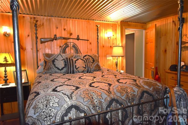 212 Sharon Avenue NW, Lenoir, NC 28645