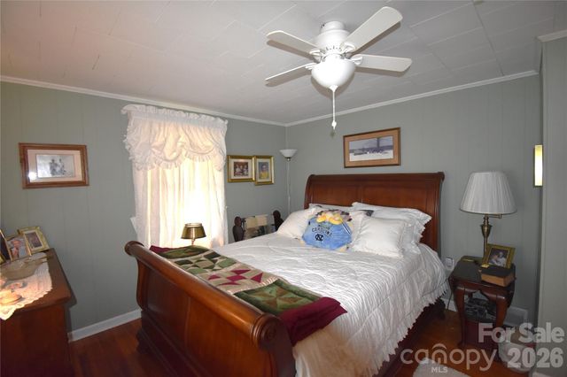 212 Sharon Avenue NW, Lenoir, NC 28645