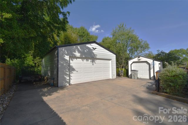 212 Sharon Avenue NW, Lenoir, NC 28645