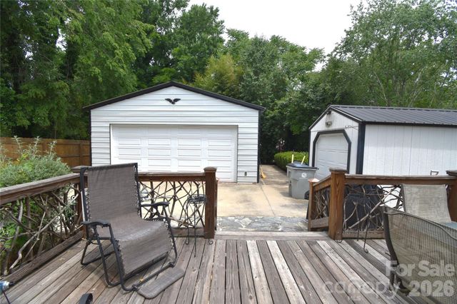 212 Sharon Avenue NW, Lenoir, NC 28645