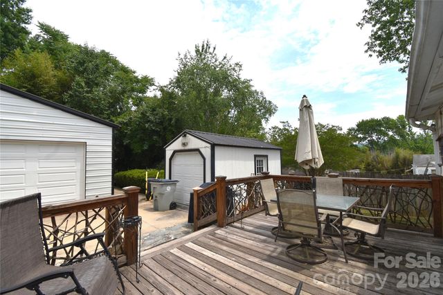 212 Sharon Avenue NW, Lenoir, NC 28645