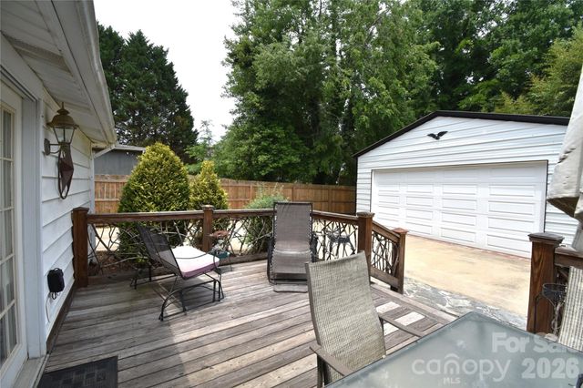 212 Sharon Avenue NW, Lenoir, NC 28645