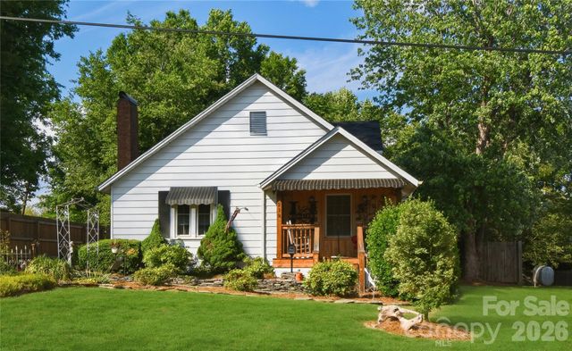 212 Sharon Avenue NW, Lenoir, NC 28645