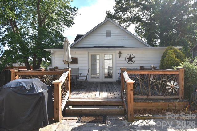 212 Sharon Avenue NW, Lenoir, NC 28645