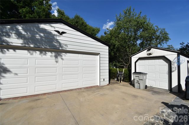 212 Sharon Avenue NW, Lenoir, NC 28645