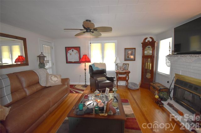 212 Sharon Avenue NW, Lenoir, NC 28645