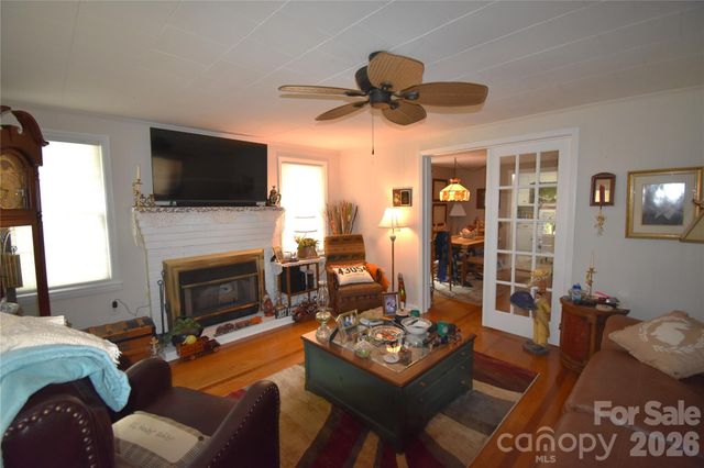 212 Sharon Avenue NW, Lenoir, NC 28645