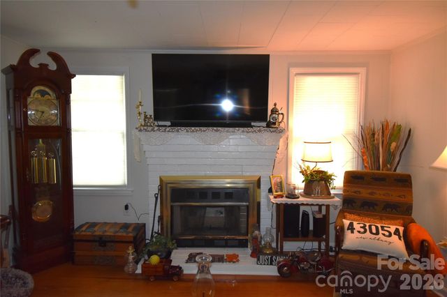 212 Sharon Avenue NW, Lenoir, NC 28645