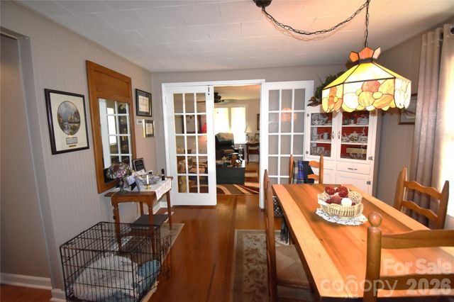 212 Sharon Avenue NW, Lenoir, NC 28645