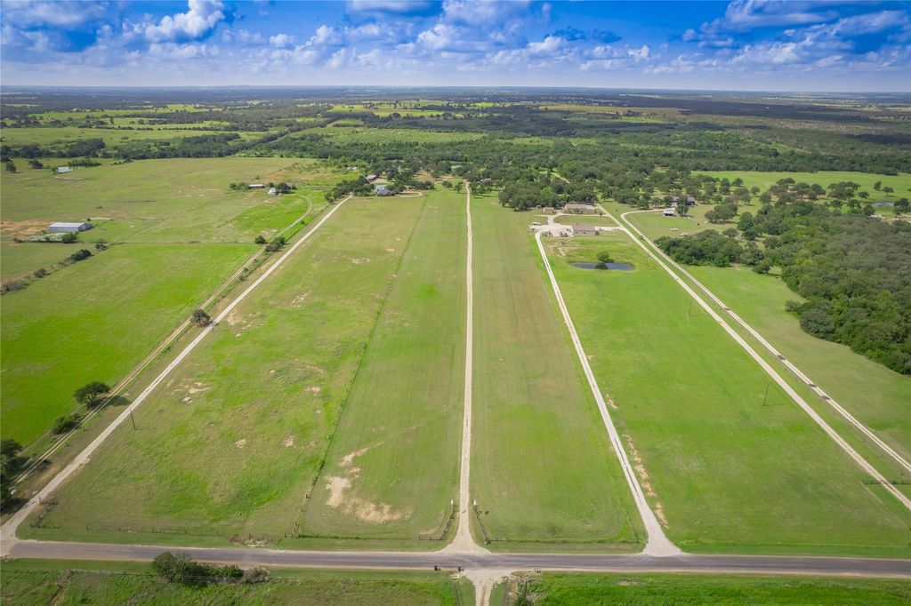 1650 County Road 439, Thorndale, TX 76577