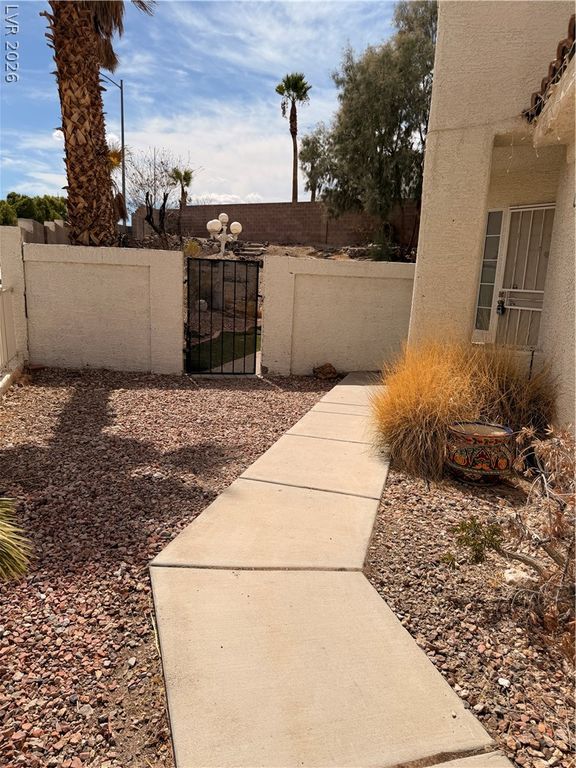 3301 Salmon Creek Drive, Las Vegas, NV 89129 — photo 2
