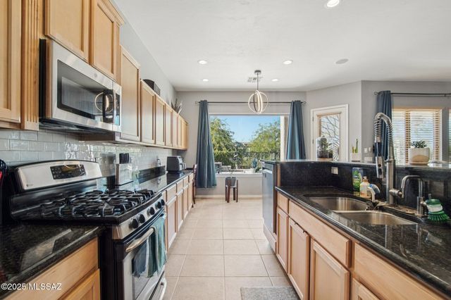 7837 N Blakey Lane, Tucson, AZ 85743