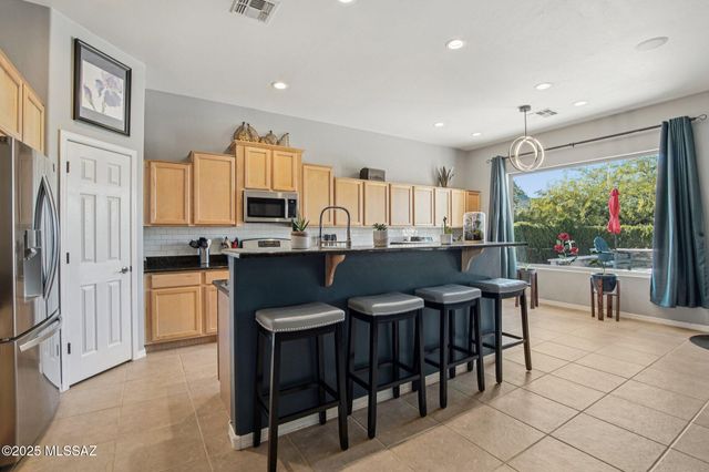 7837 N Blakey Lane, Tucson, AZ 85743