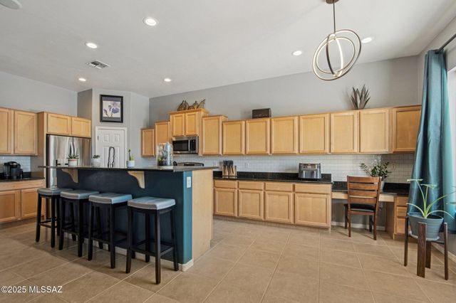 7837 N Blakey Lane, Tucson, AZ 85743