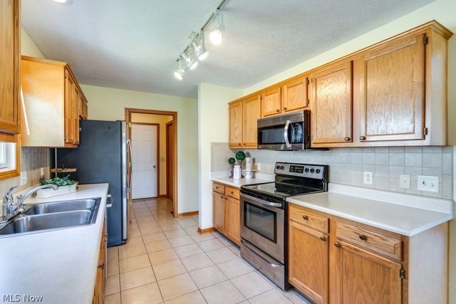 1488 Waters Edge Drive, Akron, OH 44313