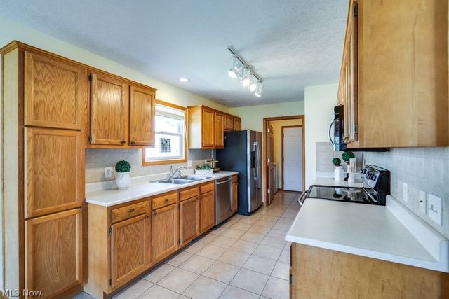 1488 Waters Edge Drive, Akron, OH 44313