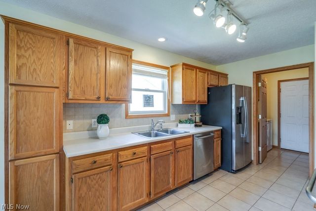 1488 Waters Edge Drive, Akron, OH 44313