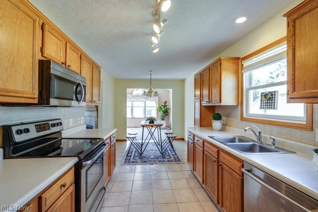 1488 Waters Edge Drive, Akron, OH 44313