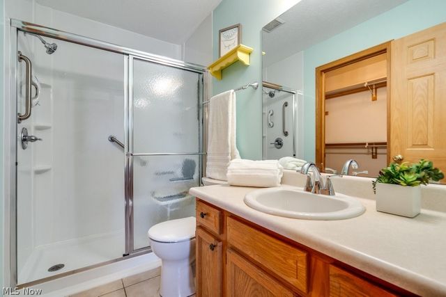 1488 Waters Edge Drive, Akron, OH 44313