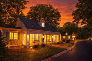 901 E Glenwood Road, Glenview, IL 60025