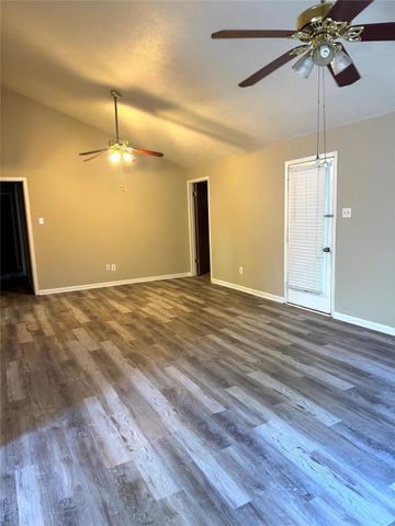 3001 Brook Drive, Huntsville, TX 77340