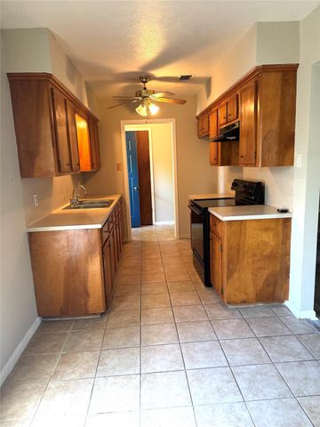 3001 Brook Drive, Huntsville, TX 77340