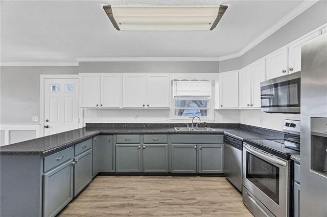402 SW 23rd Street, Blue Springs, MO 64015