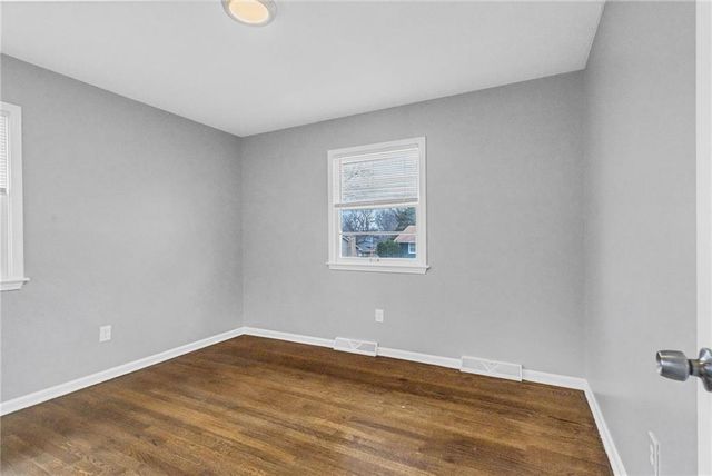 402 SW 23rd Street, Blue Springs, MO 64015