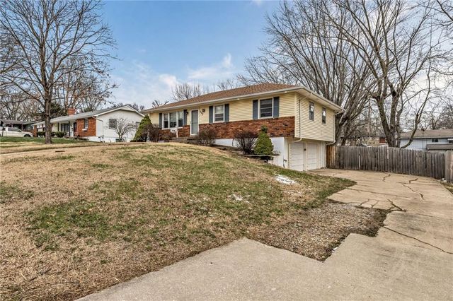 402 SW 23rd Street, Blue Springs, MO 64015