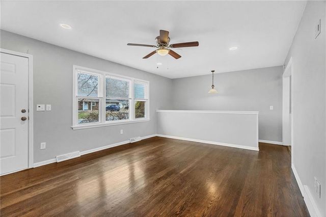 402 SW 23rd Street, Blue Springs, MO 64015