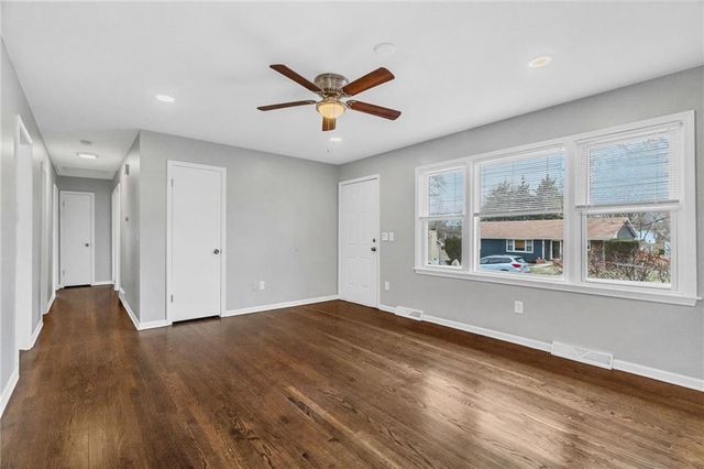 402 SW 23rd Street, Blue Springs, MO 64015
